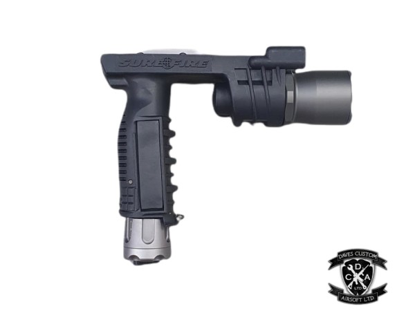 Element Surefire Style M910A Vertical Grip Scout Light (Black / Dark Earth) 