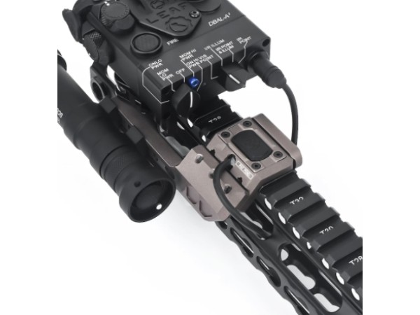 WADSN Fusion Style ModButton With Left or Right Wing Mount for Surefire Torches (Black / Dark Earth)